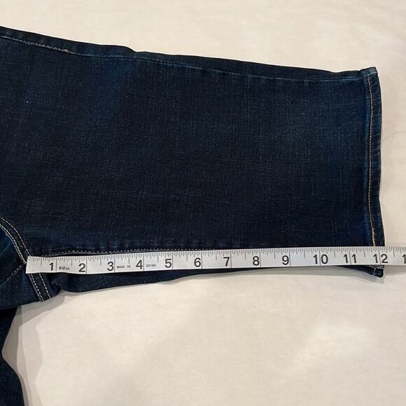 Levi’s Bermuda Short Size 28 - Picture 5 of 16
